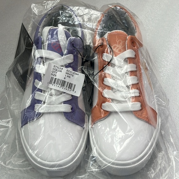 🆕 Disney Women's Winnie the Pooh and Eeyore Low-Top Court Sneakers Size 6 - Picture 9 of 9